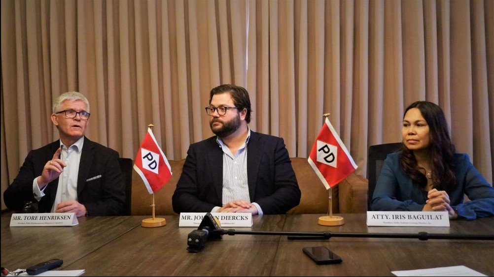 (From left to right) Tore Henriksen, president of the Döhle Shipmanagement Philippines Corporation; Johann Diercks, Managing Director of Döhle Schiffarts-KG, and Atty. Iris Baguilat, president of Döhle Seafront Crewing Manila Inc.